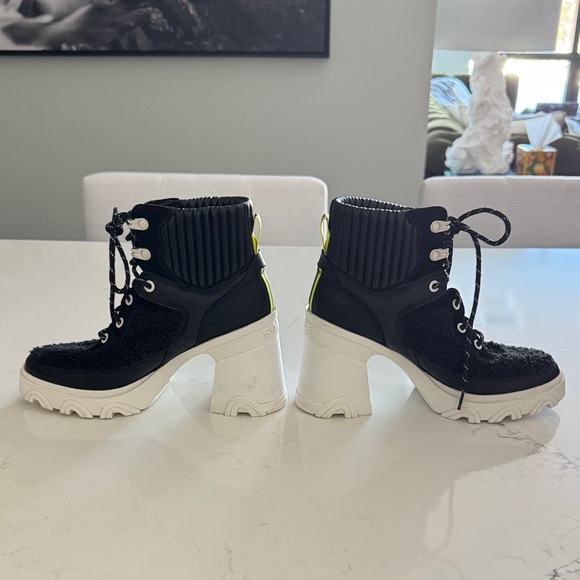 Sorel Waterproof Sherling Brex ChunkyHeel Booties in Black/Sea Salt Size 7.5 - Picture 5 of 11